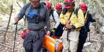 Rescatan fracturado a vaquero de un barranco en Aldama; es trasladado a Hospital de Victoria