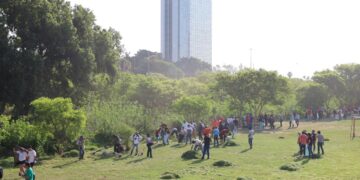 Limpian ciudadanos el cauce del río San Marcos en Victoria