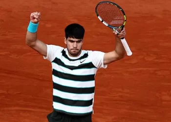 El español Alcaraz remonta al italiano Sinner y logra apretado triunfo en Roland Garros 2025