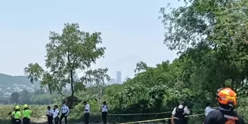 Mujer suicida se lanza desde el puente atirantado en Nuevo León