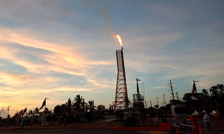Acumula petróleo caída de 13 % en sólo 3 días