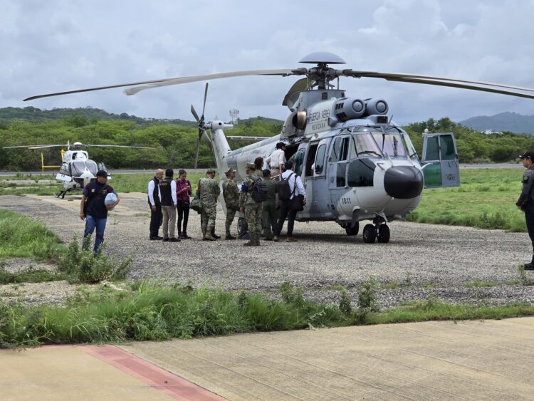 Sheinbaum sobrevuela zonas afectadas por huracán Erick en Oaxaca