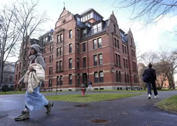 Jueza frena a Trump: Harvard podrá recibir estudiantes extranjeros