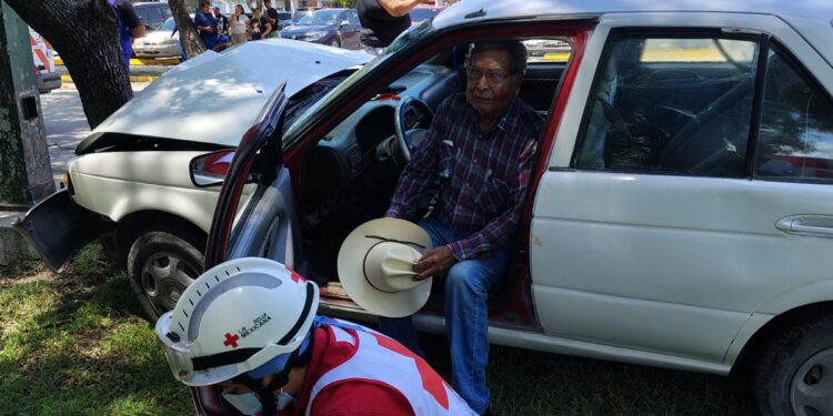 Abuelito herido en accidente