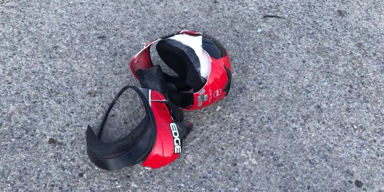 Motociclista herido al chocar contra camioneta