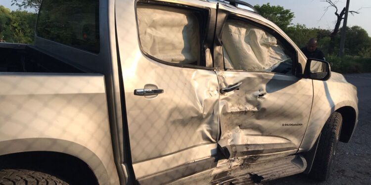 Motociclista herido al chocar contra camioneta