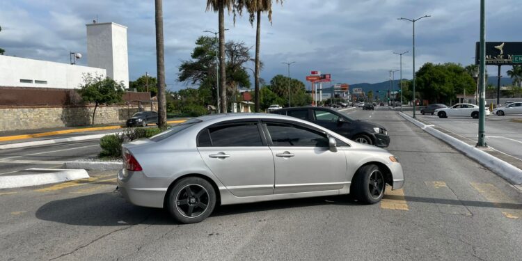 Familiares de desaparecido cierran la calle 8