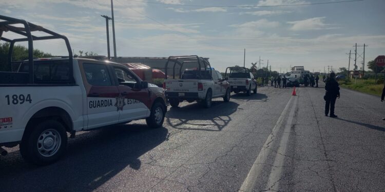 Tren embiste auto march en km. 49 de la ruta Victoria-Monterrey; tres heridos