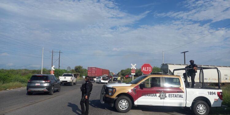 Tren embiste auto march en km. 49 de la ruta Victoria-Monterrey; tres heridos