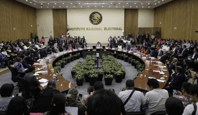 INE perfila multa de 21.6 millones a Morena por omitir informes de precampaña