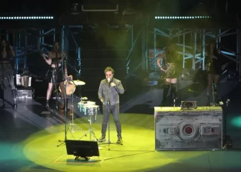 Aleks Syntek en el Auditorio Nacional: un show lleno de energía, humor y nostalgia