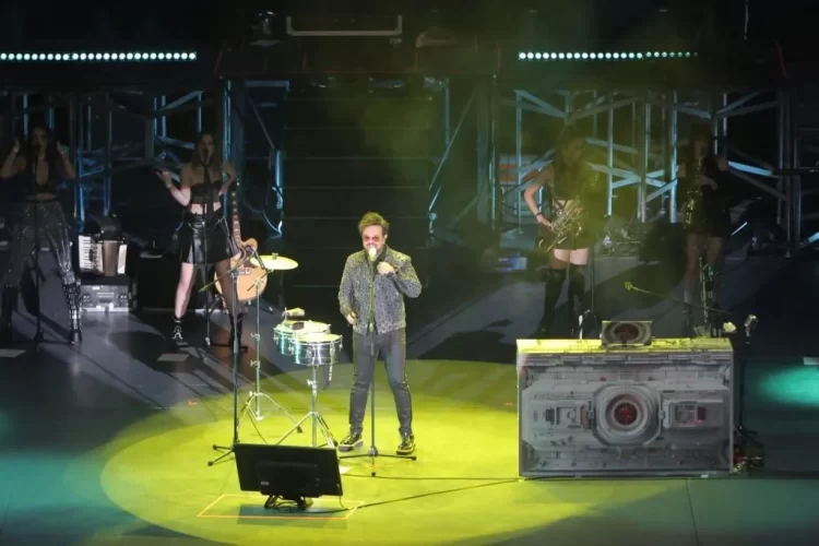 Aleks Syntek en el Auditorio Nacional: un show lleno de energía, humor y nostalgia