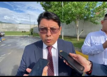 Reconocen “coyotaje” en Oficinas Fiscales