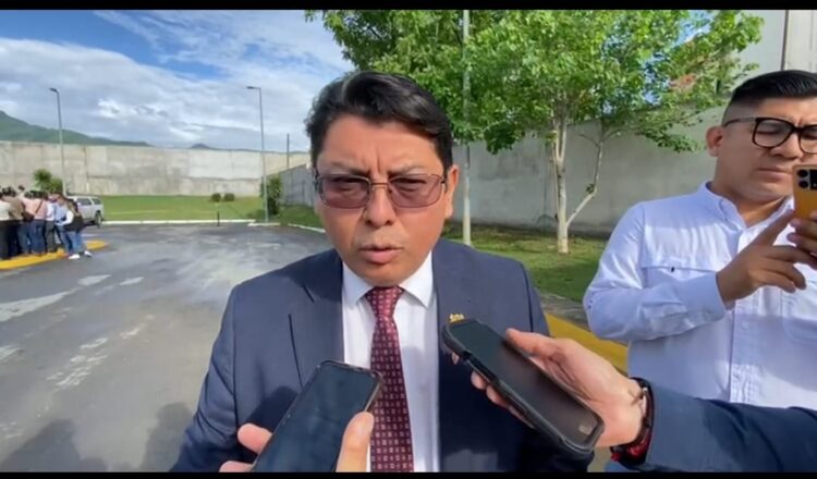 Reconocen “coyotaje” en Oficinas Fiscales