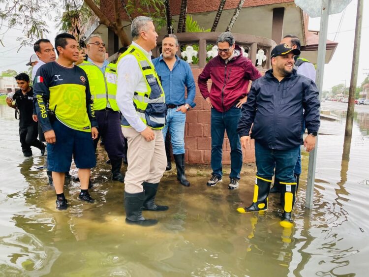 Supervisan bombeo de agua en zonas inundadas
