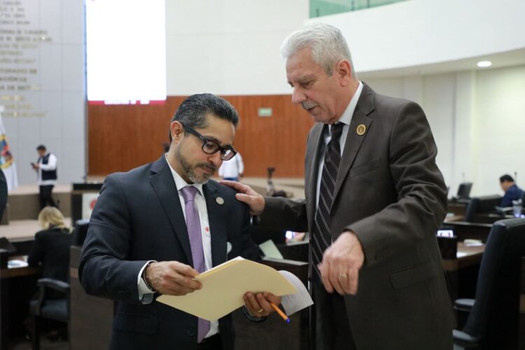 Impulsan reforma para que padres también puedan inscribir a sus hijos en los Cendis del Estado