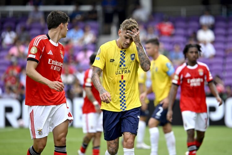 ¡Otra vez el clima! Suspenden el Benfica vs Auckland City por tormenta eléctrica en Orlando