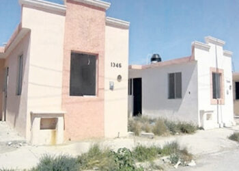 Infonavit buscará regularizar viviendas invadidas mediante venta a bajo costo