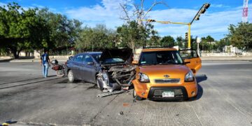 Choque deja cuantiosos daños materiales