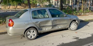 Choca por omitir alto