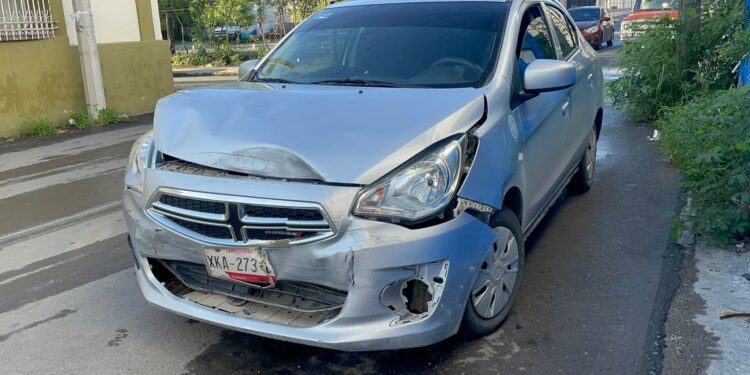 Choca por omitir alto