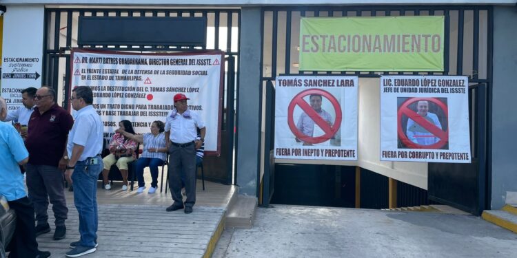 Nueva protesta contra funcionario del ISSSTE