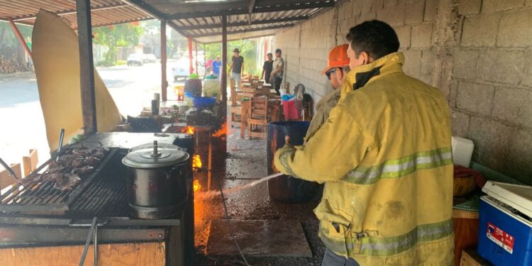 Flamazo causa quemaduras graves a mujer