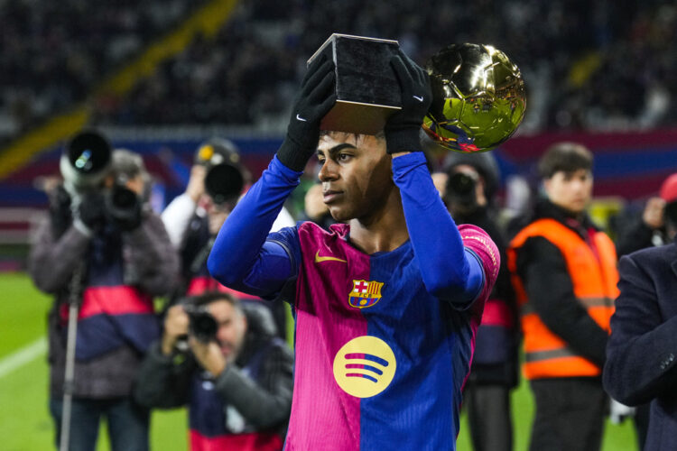 Lamine Yamal se reúne con su ídolo Neymar en Brasil