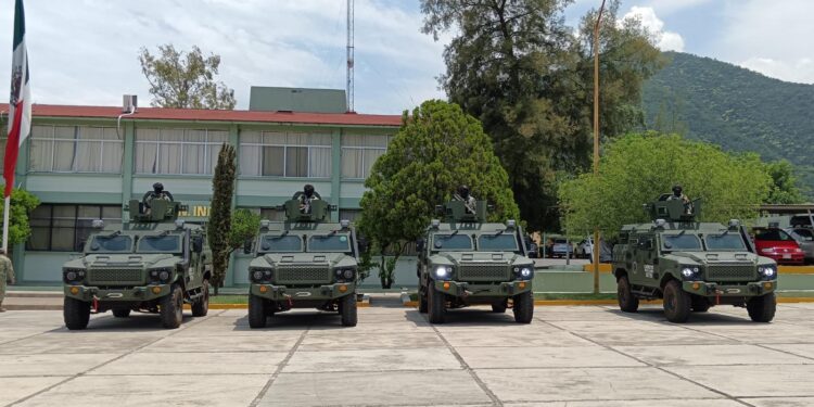 Refuerza Ejército seguridad con vehículos blindados