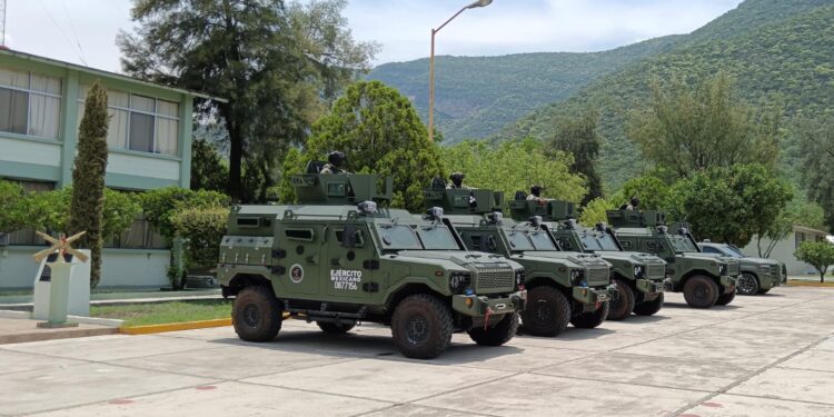 Refuerza Ejército seguridad con vehículos blindados