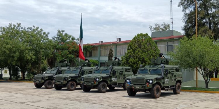 Refuerza Ejército seguridad con vehículos blindados