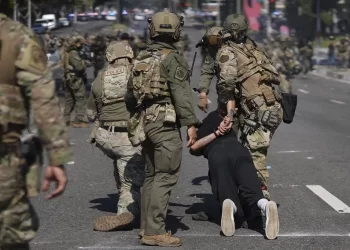 Redadas de ICE dejan 330 migrantes mexicanos detenidos en Los Ángeles;