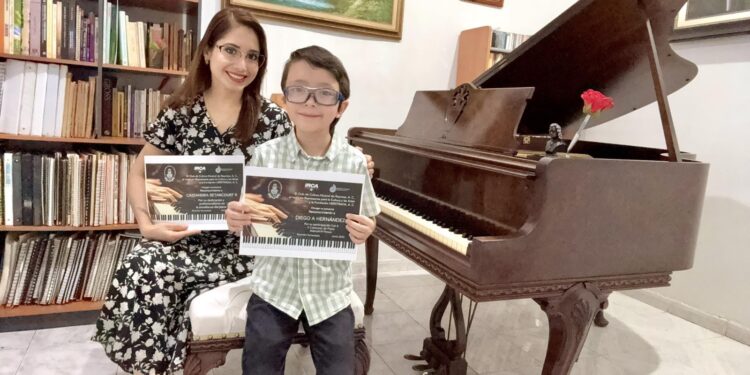 Talento victorense brilla en concurso nacional de piano en Reynosa