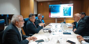 Gestiona Américo Villarreal recursos ante SICT para puentes y carreteras de Tamaulipas