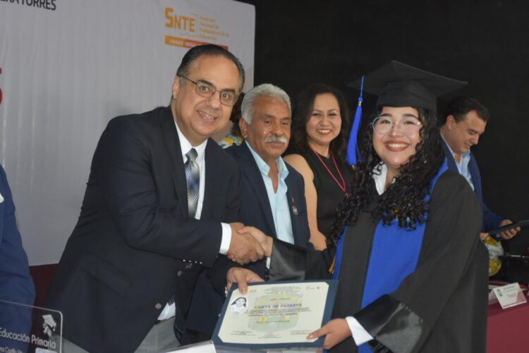 Egresan 92 docentes de la Escuela Normal “Profr. y Gral. Alberto Carrera Torres” en Jaumave