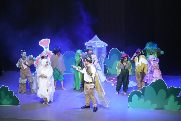 Despliegan estudiantes de la UAT su talento en obra teatral