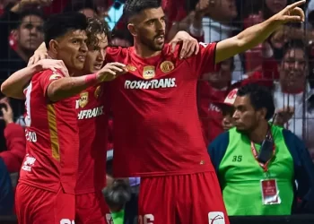 Toluca estrena su corona con un 3-1 sobre Necaxa