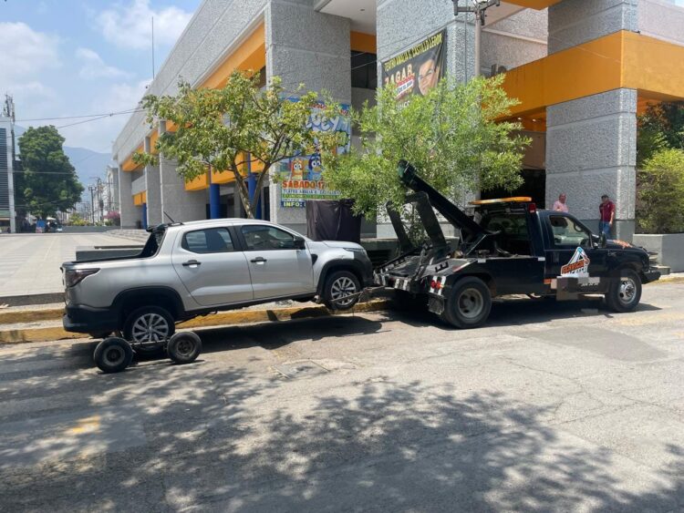 Llama Tránsito Municipal a evitar estacionarse en sitios prohibidos en Cd. Victoria