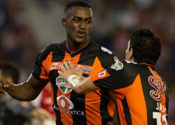 Jaguares presenta jersey inspirado en la Libertadores 2011