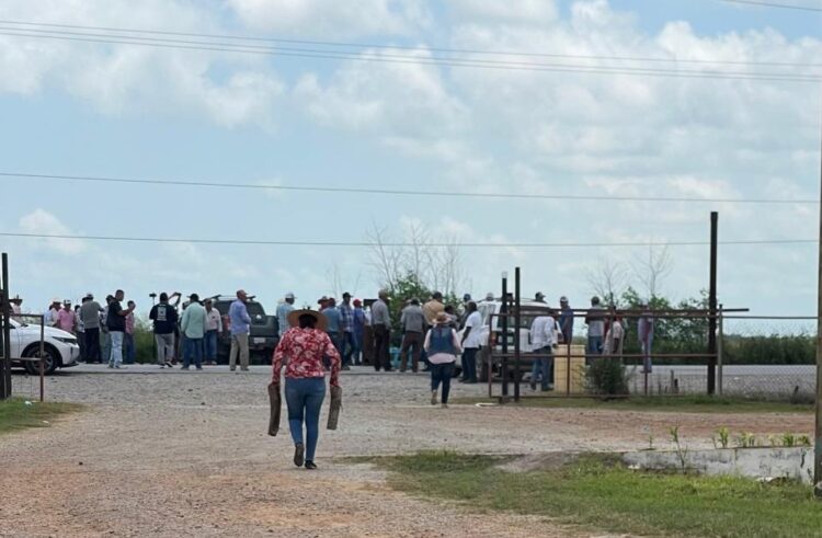 Sorgueros de Tamaulipas bloquean de nuevo carretera de Victoria a Matamoros y Reynosa