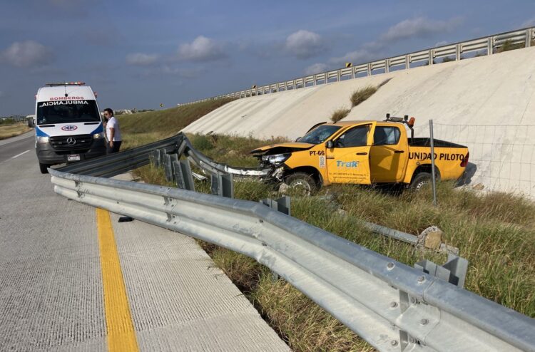 Se accidenta unidad piloto en la autopista Monterrey-Nuevo Laredo; muere conductor