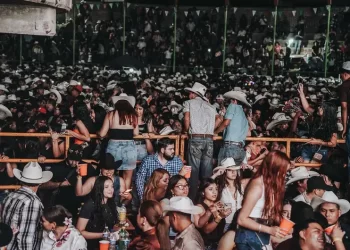 Se desgreñan jovencitas en SLP durante presentación de Los Titanes de Durango