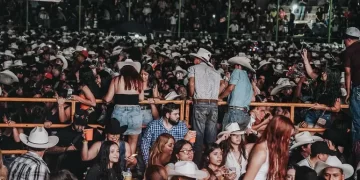 Se desgreñan jovencitas en SLP durante presentación de Los Titanes de Durango