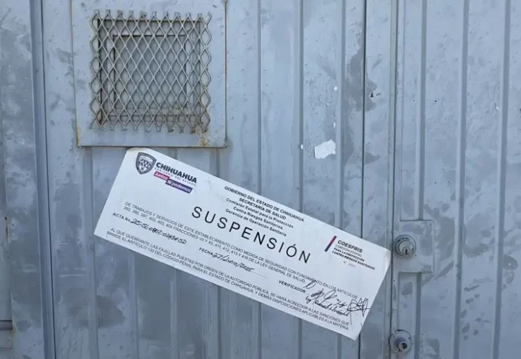 Lanzan bombas molotov a funeraria del Carmen en Ciudad Juárez tras acusación de mal manejo de cuerpos