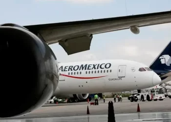 Aeropuerto de Monterrey ajusta sus operaciones por fuerte tormenta eléctrica