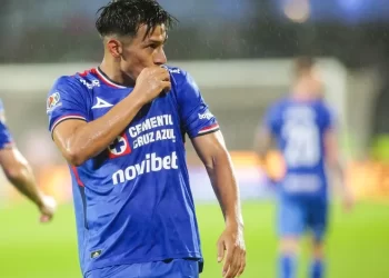 Cruz Azul golea 4-1 a León con lluvia de goles sobre el final