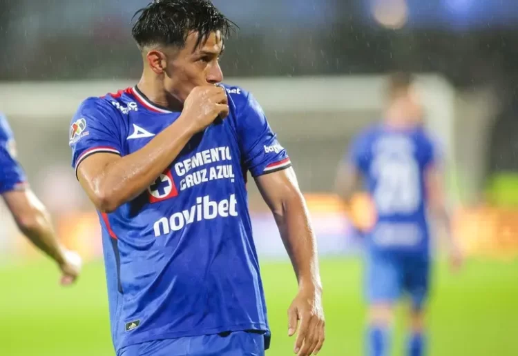 Cruz Azul golea 4-1 a León con lluvia de goles sobre el final