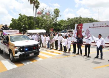 Refuerza Américo Villarreal seguridad en Valle de San Fernando con entrega de más patrullas
