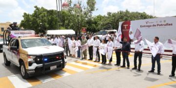 Refuerza Américo Villarreal seguridad en Valle de San Fernando con entrega de más patrullas