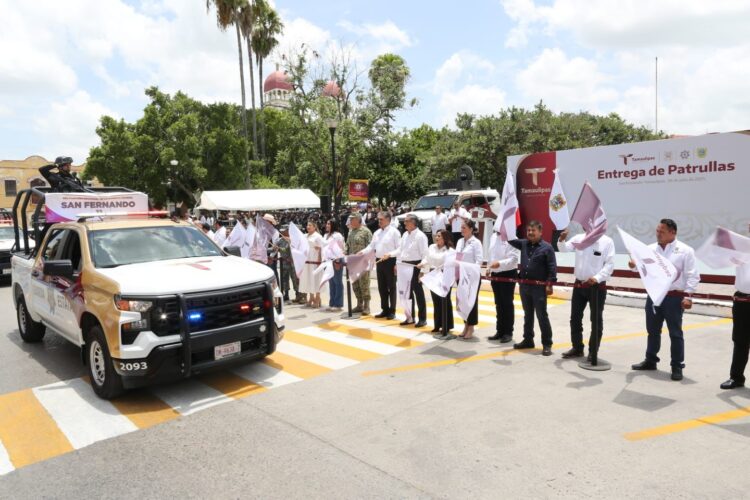 Refuerza Américo Villarreal seguridad en Valle de San Fernando con entrega de más patrullas